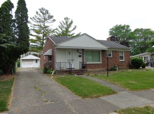 22405 Edgewood St, Saint Clair Shores, MI 48080