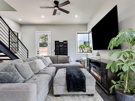 3rd image of 706 Valdez St #2