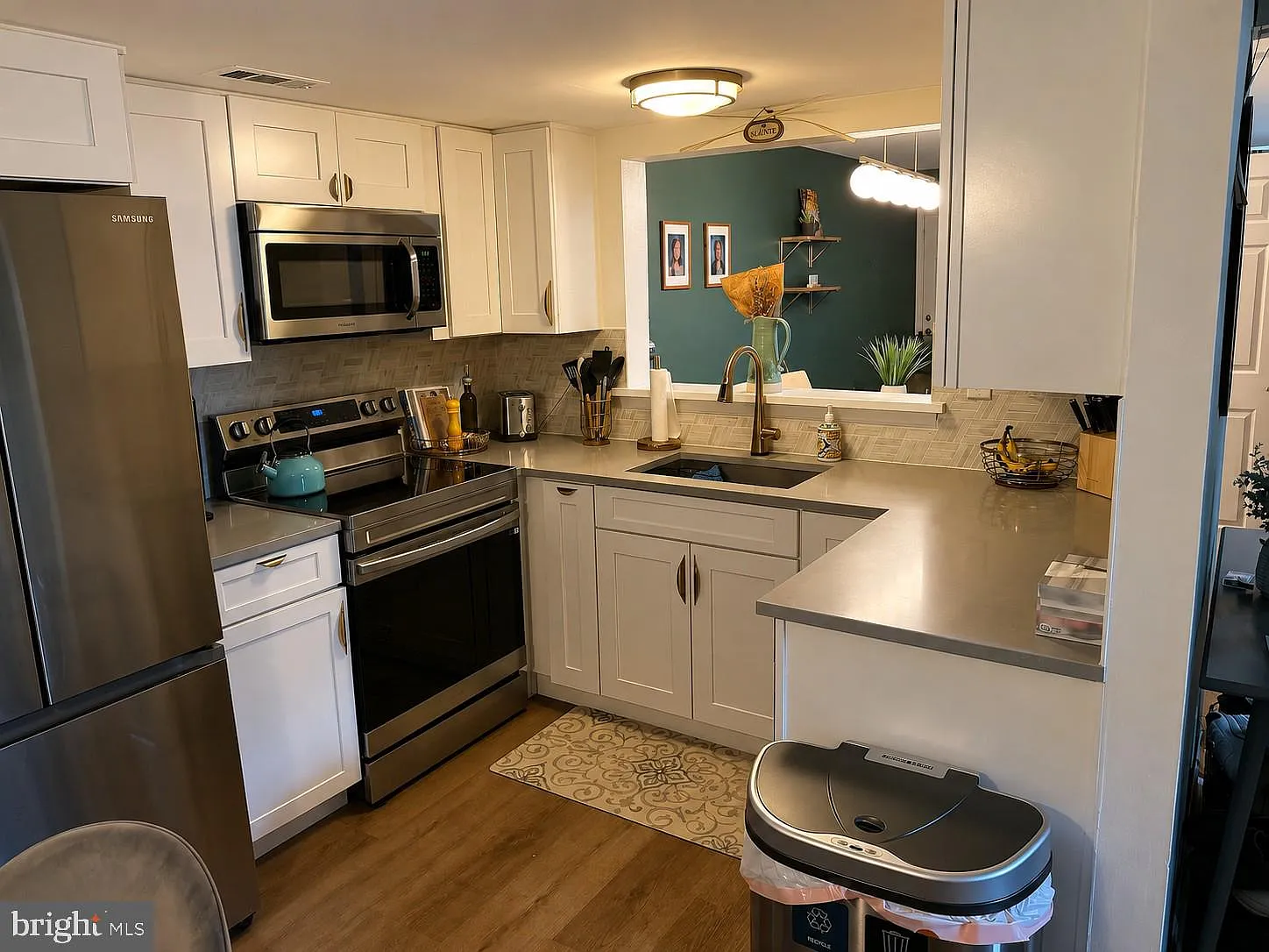 3 bed, 2.5 bath, 1352 sqft, $2,995 — Photo 3