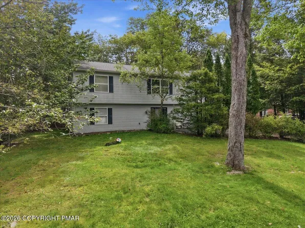 3654 Sugar Berry Ln, Tobyhanna, PA 18466