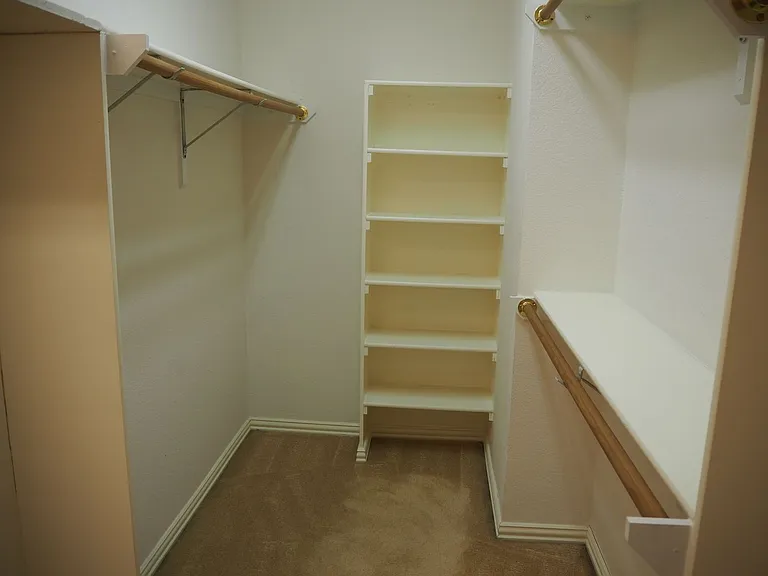 2105 Friar Ct — Photo 18