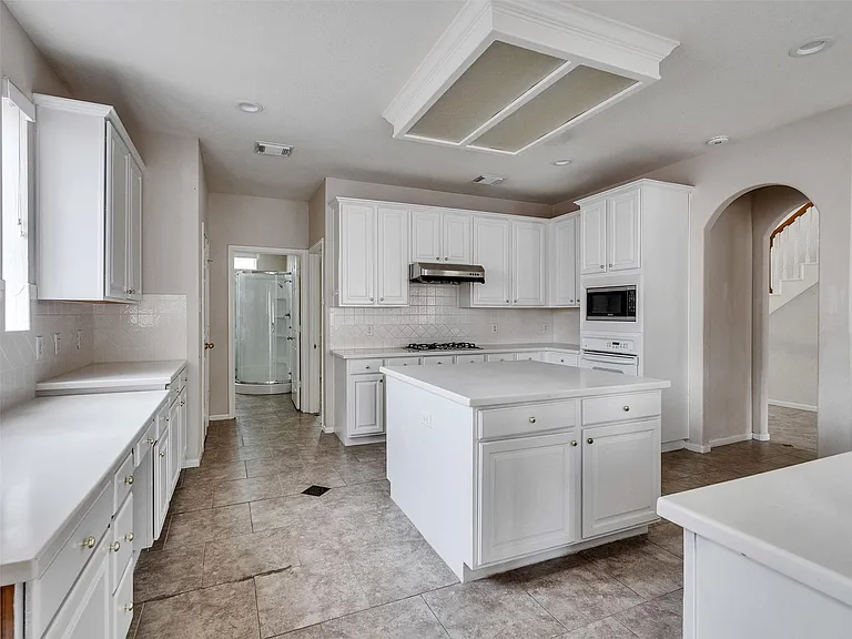 3902 Breaux Bridge Ln — Photo 14
