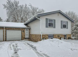 421 Hillside Dr, Jordan, MN 55352