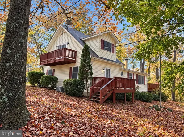 822 Summit Point Dr, Front Royal, VA 22630