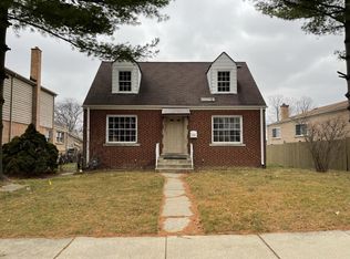 8216 N Oleander Ave, Niles, IL 60714