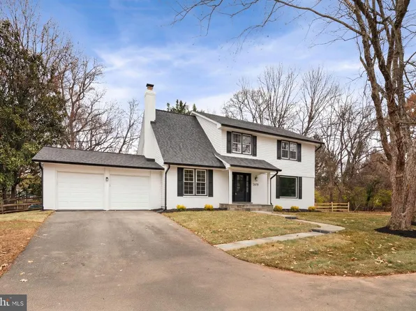 2678 Oakton Glen Dr, Vienna, VA 22181