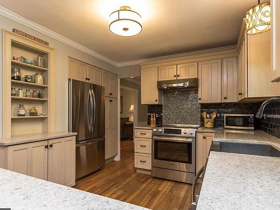 4th image of 11022 Stanrich Ct