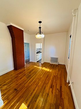 2nd image of 420 Littleworth Ln