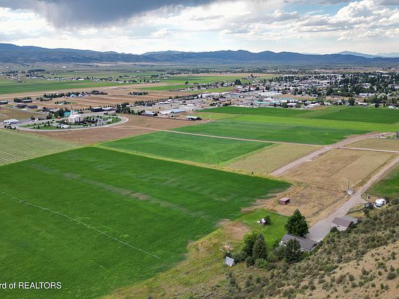 4th image of 870 Sky View Ln