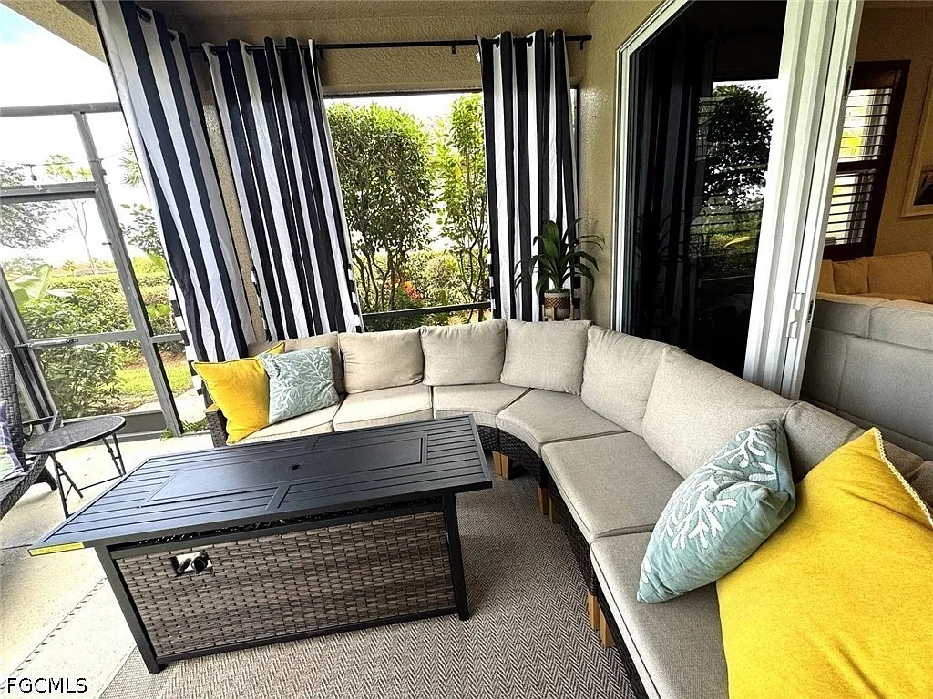 2 bed, 2.0 bath, 1259 sqft, $5,500 — Photo 4