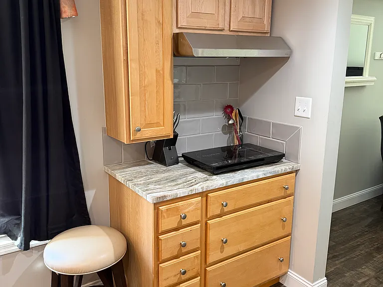 695 Victorian Ct #B — Photo 8