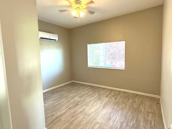 5th image of 2820 32nd Ave