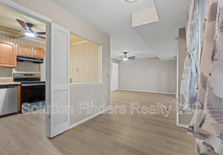 211 Crocker Dr #1 — Photo 10