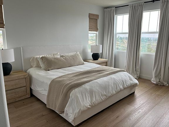 Upstairs master bedroom overlooking beautiful canyons