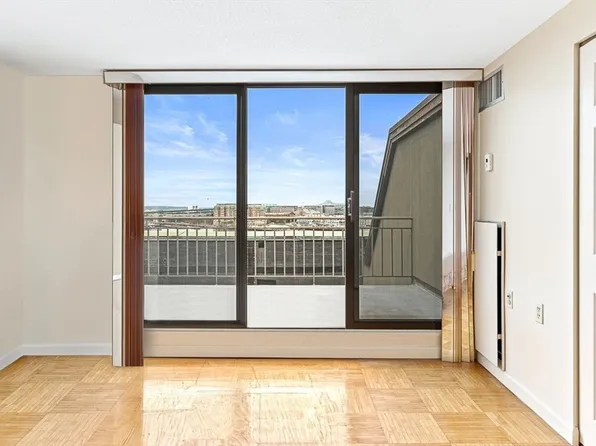 357 Commercial St APT 808, Boston, MA 02109