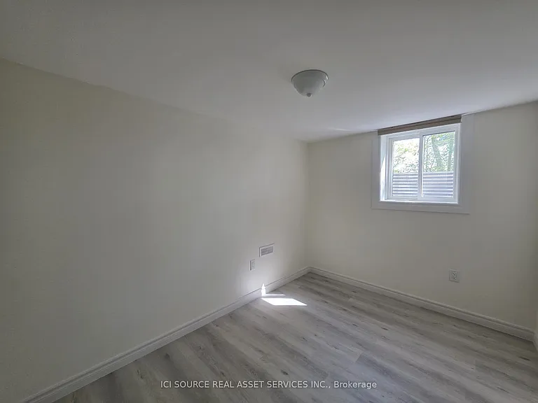 1324 Odessa Cres #BASEMENT — Photo 8