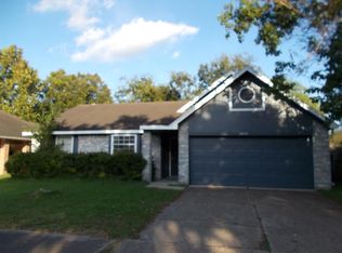 1131 Oxford Dr, Pearland, TX 77584