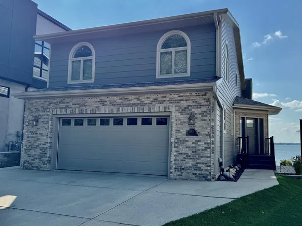 2405 S Lakeview Ct, Clear Lake, IA 50428