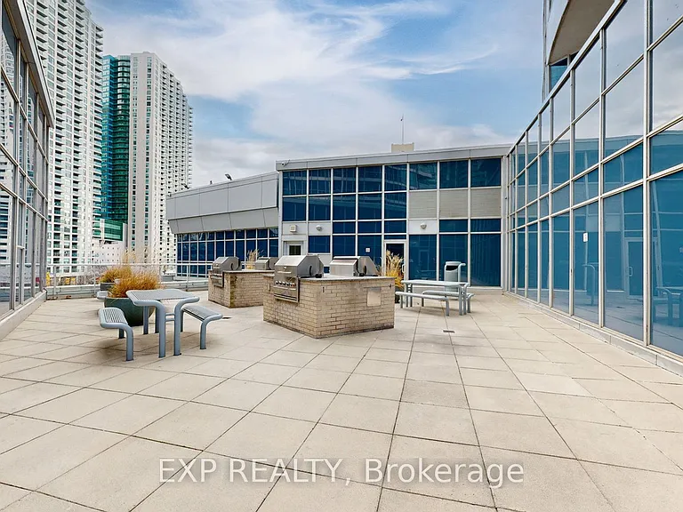 8 York St #2404 — Photo 31