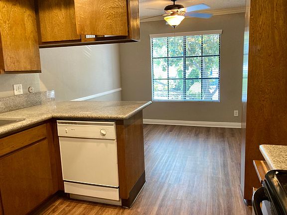 3rd image of 108 N Hidalgo Ave APT 209
