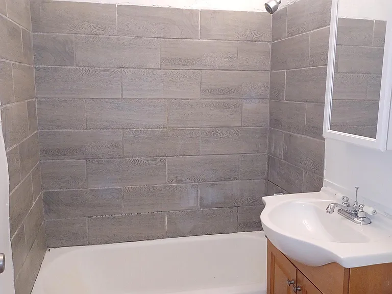 1028 SW 31st St — Photo 9