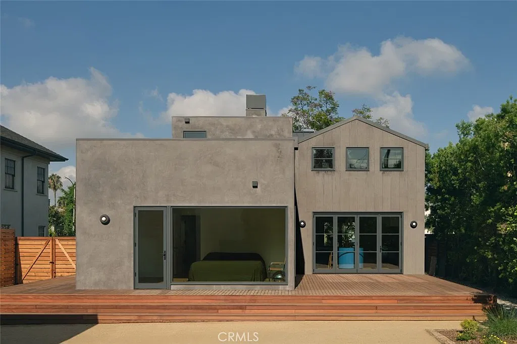 3 bed, 2500 sqft, $9,000 — Photo 2