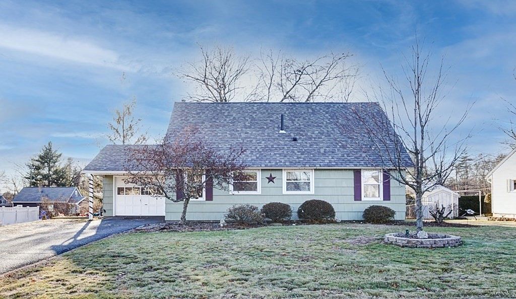 52 Montague St, Turners Falls, MA 01376 Zillow