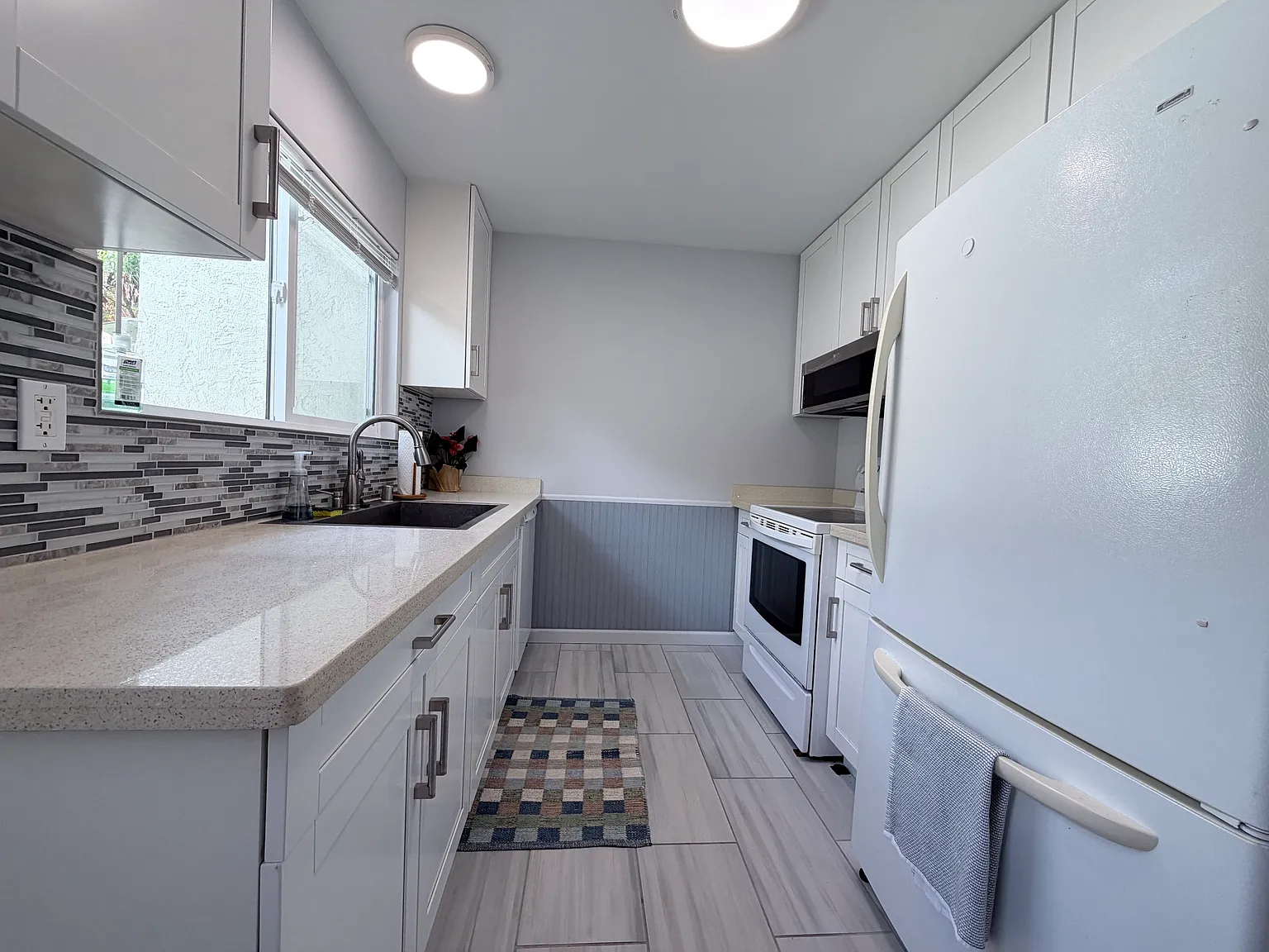 2 bed, 1.5 bath, 1048 sqft, $3,800 — Photo 2