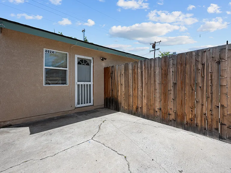 4924 64th St — Photo 10