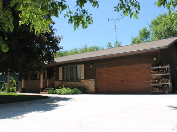 613 Lake Ave E, Fulda, MN 56131