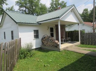90 Riverside Ln, Irvine, PA 16329