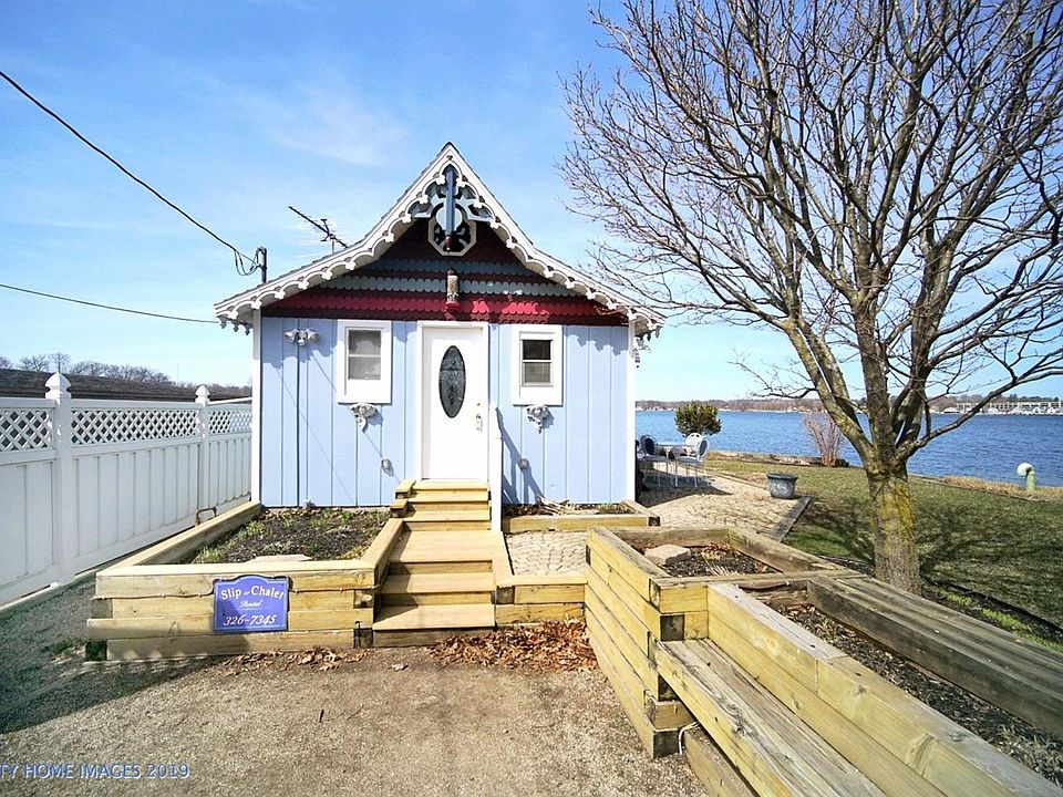 Have you ever seen such a darling cottage???