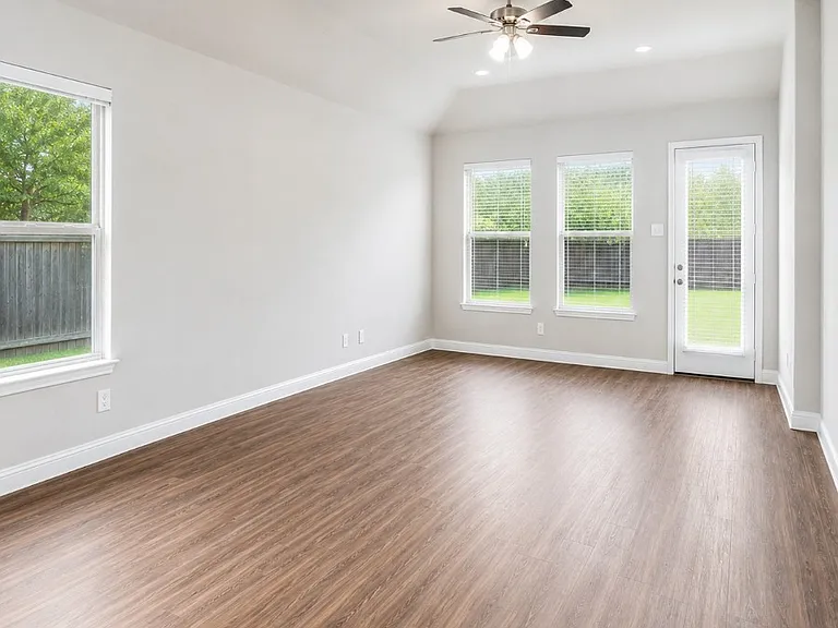 1410 Brindle Dr — Photo 3