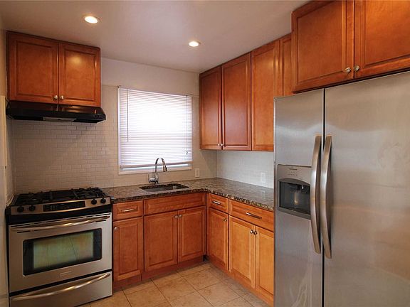 2nd image of 108 Franklin St Floor 2
