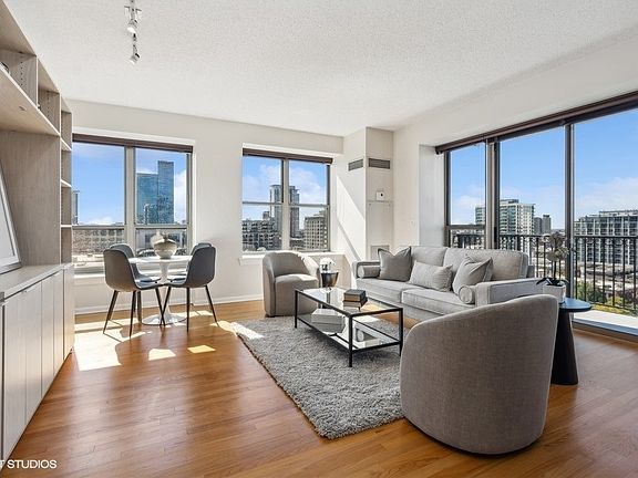 3rd image of 1717 S Prairie Ave APT 1206