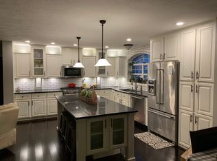 424 N 7th St, Petersburg, IL 62675