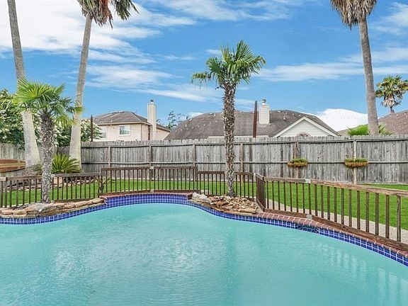 2nd image of 19323 Pinewood Bluff Ln