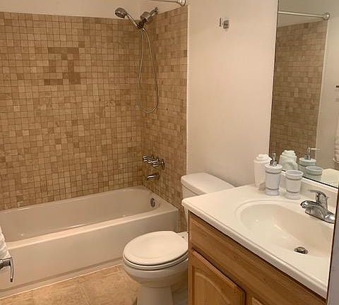 5th image of 22100 Burbank Blvd #35F