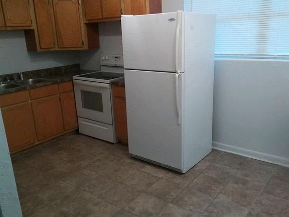 4th image of 909 Cranbrook Ave