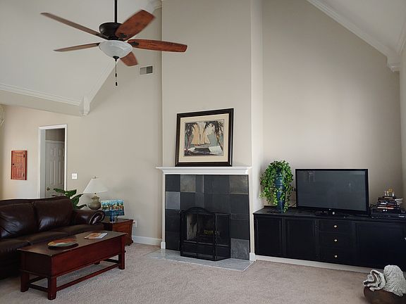 4th image of 139 Saint Charles Dr