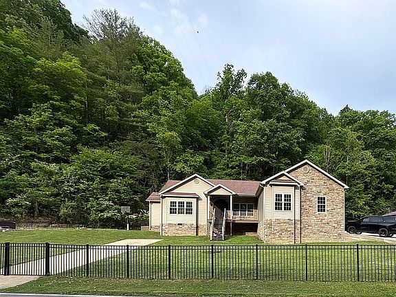 3rd image of 1852 Raccoon Rd