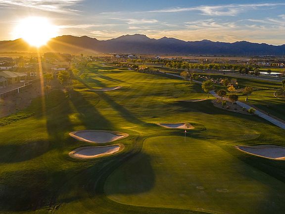 Lots of golf courses nearby