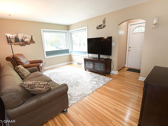 5th image of 819 15th Ave S