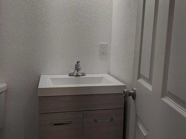 1053 Montgomery St — Photo 3