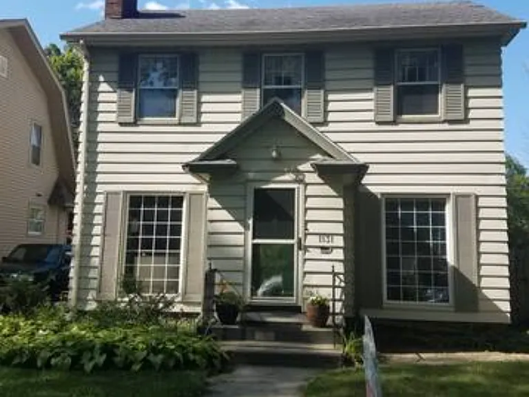 1131 E Victoria St — Photo 5