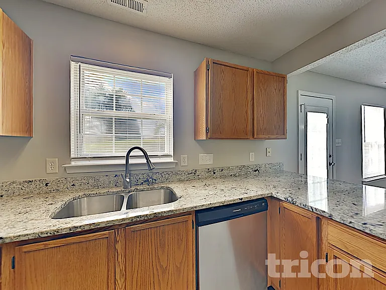 4019 Cedarbark Dr — Photo 7