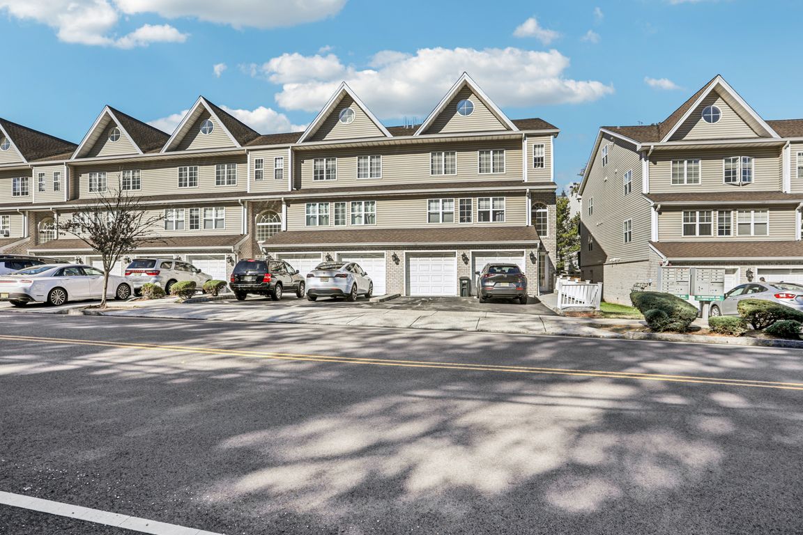 20 Mountain Ave.-S1010-001.jpg