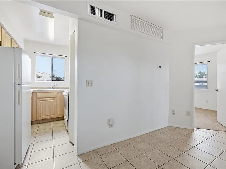 1810 E Blacklidge Dr #818 — Photo 9
