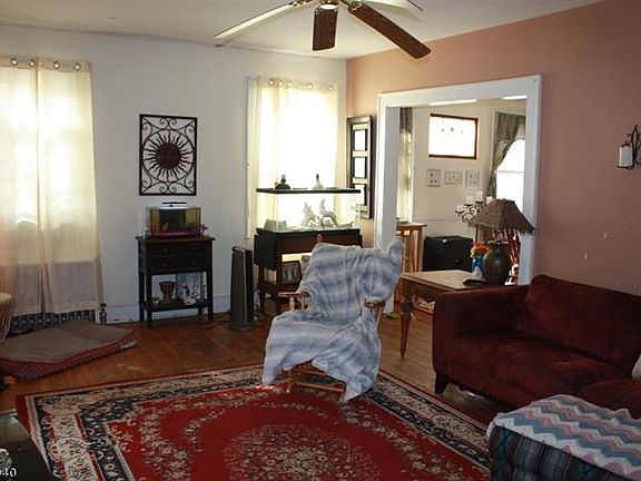 5th image of 49 Pierce Ave