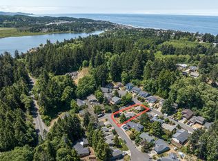 2715 NE 19th St, Lincoln City, OR